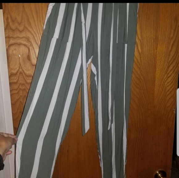 M Charlotte Russe Paperbag Waist Tie Tapered Pants - Picture 3 of 8